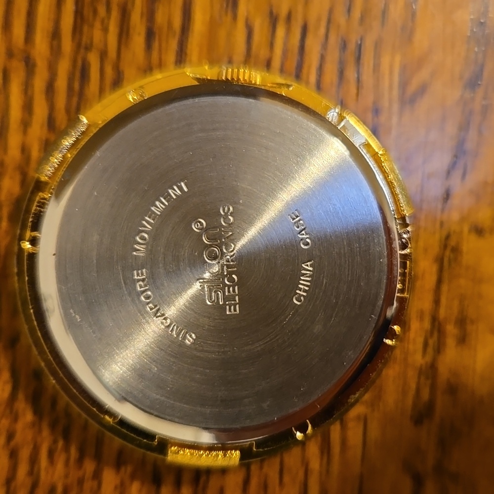 Elegant Gold Clock - Picture 3 of 7